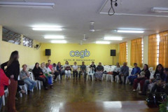 Pedagogos e agentes operacionais de escolas que atendem alunos com deficiência física neuromotora participam de encontros de capacitação.