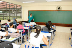 A carreira de professores da rede estadual do Paraná teve avanços históricos nos últimos quatro anos, como aumento salarial de 60% e a ampliação da hora-atividade, que garante mais tempo para preparativos de aulas e correções de trabalhos e provas