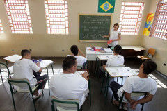 Mais de 45% dos presos condenados estão estudando