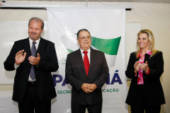 Fernando Xavier Ferreira assumiu a secretaria da Educação do Paraná nesta segunda-feira (05). A cerimônia de transmissão foi acompanhada da vice-governadora do Estado, Cida Borghetti, diretores de escolas, funcionários da secretaria, deputados federais e estaduais, representantes de instituições de educação especial conveniadas à rede estadual além de familiares do novo secretário. 05-01-15.