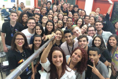 Três estudantes paranaenses escolhidos pela Embaixada Americana para participar do programa Jovens Embaixadores embarcam nesta sexta-feira (9).