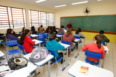 Com base nas notas do exame nacional, alunos que solicitaram a certificação do ensino médio já podem obter documento.