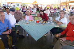 Alunos do Curso Técnico em Cuidados com a Pessoa Idosa do Colégio Estadual Dario Vellozo organiza encontro que aproximou comunidade.