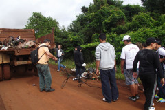 Mobilização em prol da preservação de mata ciliar reuniu alunos do ensino médio do Colégio Estadual Senador Attílio Fontana.