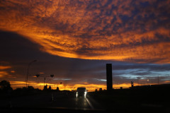 À meia-noite de sábado (21) para domingo, os relógios deverão ser atrasados em 60 minutos, voltando a marcar 23 horas.