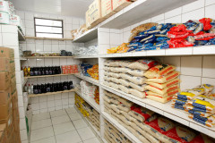 Nesta terça começaram as entregas dos alimentos congelados, em todas as escolas. A primeira remessa de não perecíveis será feita nas próximas semanas.