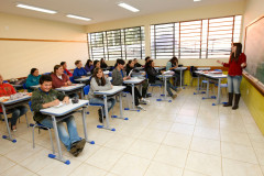 Ficou acordado que os alunos não terão aulas nos sábados. Julho terá apenas uma semana de recesso, e o último dia de aulas será em 23 de dezembro.