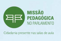 A capacitação é voltada para professores, coordenadores e orientadores pedagógicos de escolas públicas com os temas de educação e democracia.