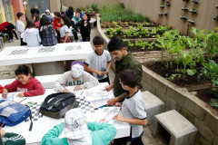 Os diretores das escolas da rede estadual de ensino receberam mais uma cota do Programa Fundo Rotativo. Nesta sexta-feira (27) foram depositados mais R$ 4 milhões diretamente nas contas bancárias das escolas. O valor se refere à segunda parcela da cota normal consumo e poderá ser usado para a compra de materiais de limpeza, lâmpadas, gás, material de expediente, didático e esportivo.