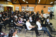Estudantes e professores dos colégios estaduais Pinheiro do Paraná, Júlia Wanderley e Paulo Leminski, de Curitiba, participaram de uma palestra do secretário para Assuntos da Copa de 2014, Mario Celso Cunha, sobre os preparativos do Estado para o mundial de futebol da Fifa.