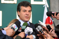 Governo do Paraná concedeu aumentos nos salários acima da inflação para boa parte do funcionalismo público, principalmente professores.