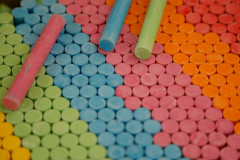 As faltas, além de serem descontadas do salário, geram diversos prejuízos à carreira dos professores. Com apenas uma falta, por exemplo, já há prejuízo na progressão da carreira.