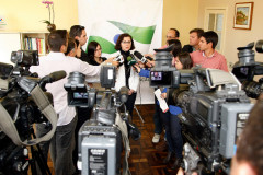 Em seu primeiro dia de trabalho à frente à Secretaria Estadual da Educação, a professora Ana Seres fez um apelo pela volta às aulas e disse que solicitou do Governo do Estado que os descontos das faltas nos salários dos professores só sejam rediscutidos a partir da folha de junho. 