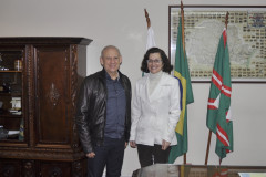 Ana Seres recebeu em seu gabinete, nesta sexta-feira (08), a visita do deputado estadual Ademar Traiano, presidente da Assembleia Legislativa do Paraná.