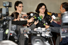 A secretária de Estado da Educação, professora Ana Seres, confirmou nesta segunda-feira (25/05) que o governo está processando o desconto em salário dos dias parados durante a greve dos professores. A secretária lamentou, ainda, as mobilizações do sindicato que representa a categoria em frente aos Núcleos Regionais de Educação (NREs), impedindo a entrada de funcionários e o andamento dos trabalhos, nesta manhã. 