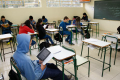 A orientação da Secretaria da Educação é que sejam cumpridos os 200 dias letivos e as 800 horas de conteúdo previstas na Lei de Diretrizes e Bases (LDB).