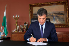 O governo vai pagar neste ano 3,45% de reajuste e em janeiro de 2016, os servidores receberão o valor integral do IPCA apurado em 2015, projetado em 8,5%.