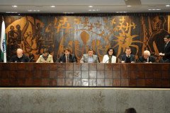 Novos calendários estão sendo elaborados para repor os dias de aula perdidos por estudantes devido à greve dos professores.