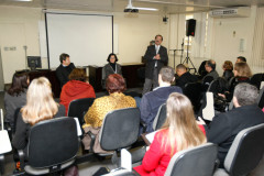 Representantes da Secretaria de Estado da Educação e da Secretaria de Estado de Ciência, Tecnologia e Ensino Superior e das Instituições de Ensino Superior se reuniram nesta quarta-feira (8), em Curitiba, para definir encaminhamentos do Programa de Desenvolvimento Educacional (PDE). O encontro ainda definiu a criação de um grupo de trabalho para reavaliar o programa.