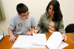 O estudante do 8º ano Bruno Kauan Lunardon, de 13 anos, é um dos alunos que participam da sala de recursos para altas habilidades