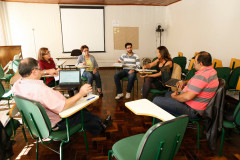Representantes da SEED, SETI e de instituições de ensino superior fizeram um ciclo de debates sobre o Programa de Desenvolvimento Educacional (PDE).