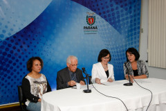 Lançamento do programa “Educação Ambiental em Ação na Educação Básica”, com a representante do Ministério Público de Proteção do Meio Ambiente, Vanderleia Aparecida, representante do Conselho de Educação, Cleto de Assis, secretária da Educação, Ana Seres Trento Comin, e a representante da Secretaria da Ciência, Tecnologia e Ensino Superior, Tania Mara Doningues.