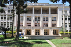 Estão abertas até esta sexta-feira (14) as inscrições para novas turmas de sete cursos da educação profissional do Colégio Estadual do Paraná, na modalidade subsequente - para quem já concluiu o ensino médio. Todos os cursos são no período noturno e gratuitos, com início das aulas previsto para setembro.