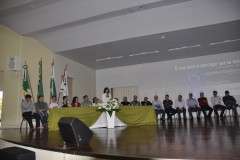 A secretária de Estado da Educação, Ana Seres, destacou nesta sexta-feira (14), em visita a Pato Branco, a recuperação do Estado como um todo, ao afirmar que hoje o Paraná pode honrar os compromissos a fornecedores, credores, diferente de outros estados que estão em situação mais delicada por não ter feito ajuste fiscal.