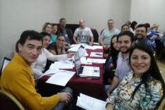 O trabalho de atualização dos currículos dos cursos técnicos da rede estadual de ensino teve continuidade, nessa semana, na cidade de Foz do Iguaçu (Oeste do Paraná). As oficinas se encerraram nessa quinta-feira (20) com a discussão de três cursos do Eixo Tecnológico Gestão e Negócios: Técnico em Administração, Técnico em Contabilidade e Técnico em Recursos Humanos