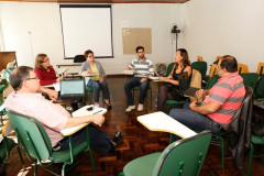 Em quatro anos a Secretaria de Estado da Educação liberou o afastamento de 823 professores para cursar mestrado ou doutorado, sem a perda de salários. A prática vem sendo adotada desde 2012, quando foi criado um edital anual que possibilita aos professores solicitar a liberação de suas funções para cursar a pós-graduação Stricto sensu (mestrado ou doutorado) e continuar a receber seus vencimentos sem nenhum ônus. 