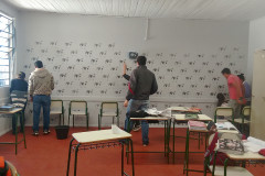 O prédio que abriga o Colégio Estadual Irma Rodrigues da Cruz, do município de Diamante do Sul, está passando por uma grande transformação no visual, graças ao empenho dos alunos da disciplina de Arte Contemporânea.