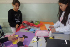 Desde 2012, o Comitê do Voluntariado da Sanepar em Pato Branco confecciona bonecos com os tubetes descartados das bobinas das contas de água e esgoto