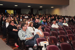 Cerca de 300 professores de todo o Paraná participaram de curso de atualização em Curitiba.