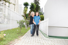 Departamento de Educação Especial vai capacitar professores que atuam nas Salas de Recursos Multifuncionais e pedagogos da Rede Estadual de Ensino. Na foto, professora e aluna na Escola Professor Osni Macedo Saldanha, no Instituto dos Cegos.