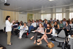 Os chefes dos 32 Núcleos Regionais de Educação do Paraná estão reunidos nesta terça (6) e quarta-feira (7) para discutir o planejamento educacional de 2016. As reuniões são em Curitiba, na sede do Núcleo Regional da Área Metropolitana Norte, no bairro Santa Cândida, e na Secretaria de Estado da Educação, na Vila Izabel.