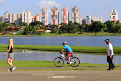 Relógios devem ser adiantados em uma hora, à meia-noite de sábado, deixando o domingo com 23 horas de duração.
