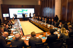 Richa lembrou que neste mês o governo vai aplicar um reajuste de 3,45% no salário do funcionalismo, além de pagar promoções e progressões para as duas maiores categorias de funcionários públicos do Paraná, professores e policiais militares