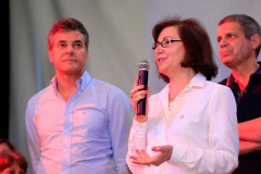 Em encontro com mais de 600 professores, pais e alunos, o governador Beto Richa reafirmou nesta quarta-feira (28) o compromisso de priorizar os investimentos em educação e valorizar os profissionais da área. “A educação é um instrumento de emancipação humana e social e de construção da cidadania. Vocês, professores, garantem uma sociedade melhor para se viver. Podem contar com nosso apoio irrestrito”, disse Richa.