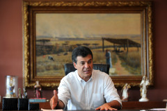 O governador Beto Richa determinou hoje a suspensão de qualquer medida que implique no fechamento de escolas ou colégios estaduais.