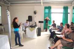 Estudantes do ensino médio de escolas estaduais da região de Campo Mourão, no Centro-Oeste, participam de um projeto de iniciação científica único no Estado. Desenvolvido pelo Núcleo Regional de Educação de Campo Mourão, universidades e colégios da rede privada, o projeto tem dez anos e já envolveu aproximadamente 300 estudantes de 25 escolas estaduais. A secretária da Educação, professora Ana Seres, esteve na região no fim de outubro e conheceu os alunos que participam do projeto.