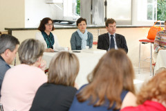 Em reunião realizada na tarde desta segunda-feira (09), em Curitiba, com os chefes dos 32 Núcleos Regionais de Educação (NREs), a secretária de Estado da Educação, professora Ana Seres, definiu o calendário escolar para 2016.