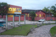 Professora Ana Seres, visitou esta semana as escolas da região litorânea, incluindo as unidades que funcionam nas ilhas. Na foto, o Colégio Estadual Marcílio Dias, em Guaraqueçaba.
