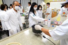 O alunos do Curso Técnico em Química do Colégio Estadual Professor Victório Emanuel Abrozino, em Cascavel, Oeste do Paraná, desenvolvem o projeto “EcoSabão - Produção artesanal de sabão na escola: uma experiência química de solidariedade e sustentabilidade”