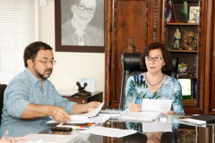A secretária de Estado da Educação, professora Ana Seres, recebeu a direção do sindicato dos professores na tarde desta sexta-feira (20), em seu gabinete. Durante o encontro foram abordados temas de interesse da categoria, como progressões e promoções, o Programa de Desenvolvimento Educacional (PDE), orçamento para 2016, vagas remanescentes de concurso e planejamento de turmas para o próximo ano.
