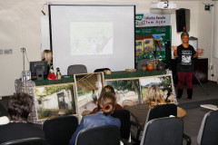 Funcionários da Secretaria de Estado da Educação participaram nesta terça-feira (24), em Curitiba, de uma mesa-redonda sobre a importância das comunidades quilombolas na composição da história e cultura paranaense. O encontro foi intermediado pela Coordenação da Educação das Relações da Diversidade Etnicorracial do Departamento de Educação, Diversidade e Direitos Humanos.