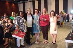 A secretária de Educação do Paraná, professora Ana Seres, participou nesta quinta-feira (03) da entrega do Prêmio Gestão Escolar do Conselho Nacional de Secretários de Educação (Consed), nível nacional, realizada em Brasília (DF). Pelo Paraná, o destaque foi o Colégio Helena Kolody, de Sarandi, que representou o Estado no evento.
