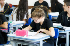 Pais e responsáveis pelos estudantes que estão saindo da rede municipal neste ano para ingressar na rede estadual em 2016 precisam estar atentos nesta semana. Desde esta segunda (14) até sexta-feira (18) será feita a confirmação de matrículas nas escolas que os estudantes irão frequentar.