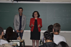 O Colégio Estadual Júlia Wanderley, no bairro Batel, em Curitiba, com quase 70 anos de história, ganhará um memorial em homenagem à educadora que deu nome à escola. O diretor Cristiano André Gonçalves, que recebeu a visita da secretária Ana Seres nesta quarta-feira (16), explicou que a intenção é transformar o hall de entrada do colégio em um memorial dedicado a Júlia Wanderley. 