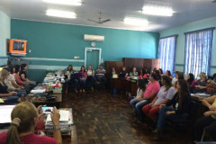 A secretária de Estado da Educação, professora Ana Seres, participa, nesta segunda e terça-feira (dias 28 e 29), de uma série de reuniões no Núcleo Regional de Educação (NRE) de Irati e em três colégios daquele município. Juntas, essas três escolas reúnem mais de 2,7 mil alunos da região.