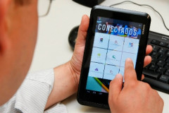 Os alunos das escolas que integram o projeto Conectados Paraná participaram nessa terça-feira (29) de uma Escola Interativa (transmissão online com vídeo) promovida pela Secretaria de Estado da Educação. O evento teve como objetivo estimular nos estudantes o pela iniciação científica.